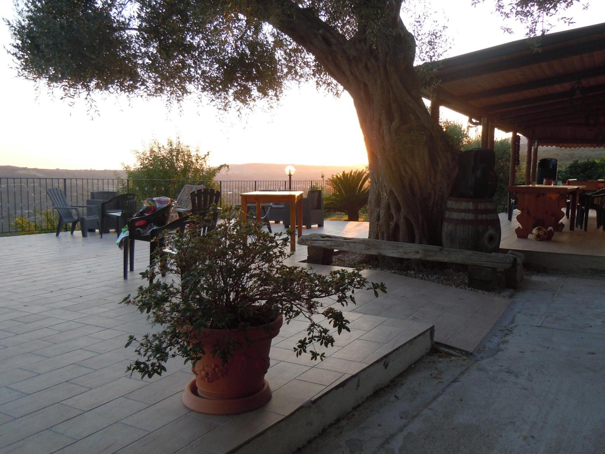 Il Colle Degli Ulivi Hotel San Calogero Bagian luar foto
