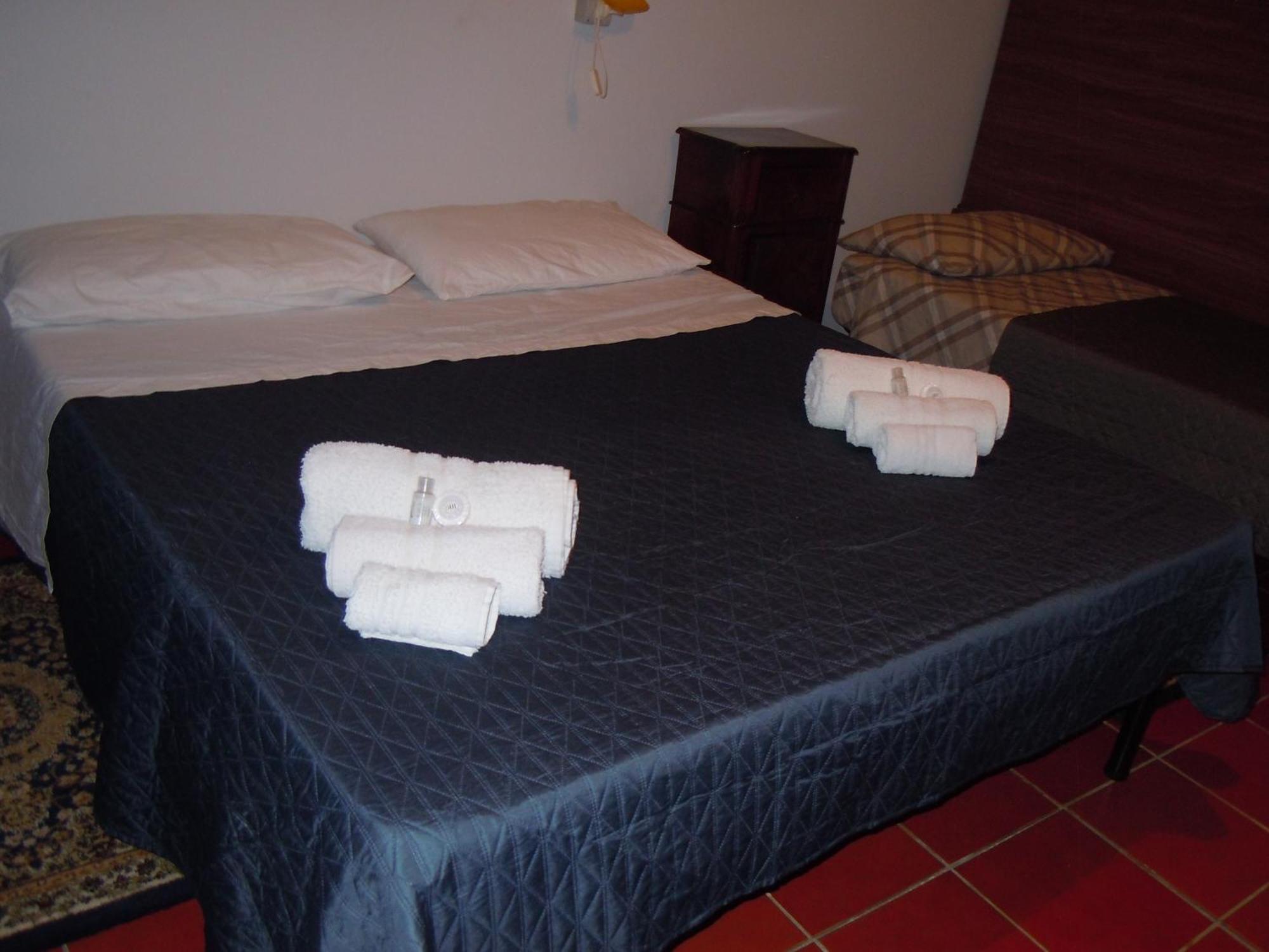 Il Colle Degli Ulivi Hotel San Calogero Bagian luar foto